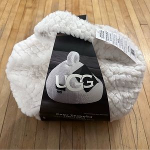 Ugg tablet/kindle pouf